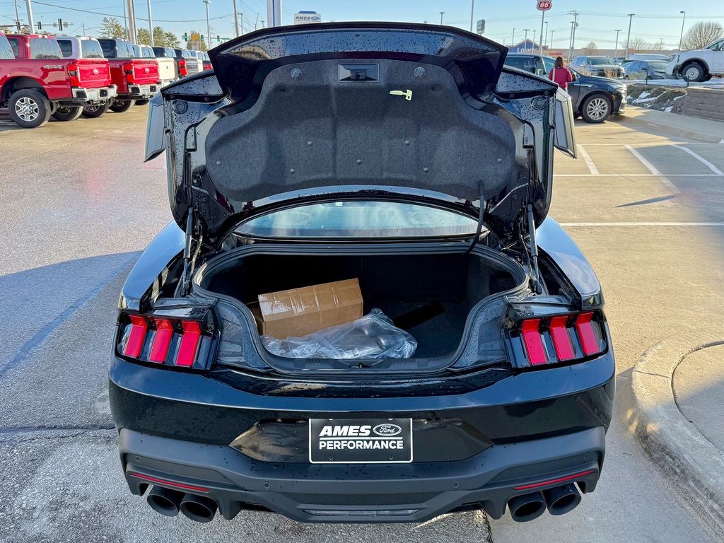 2025 Ford Mustang Dark Horse