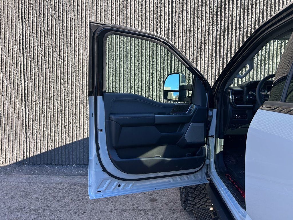 2026 Ford F-250SD Black Widow