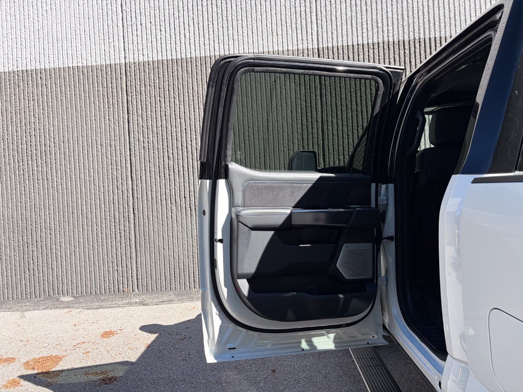 2026 Ford F-350SD Black Widow DRW