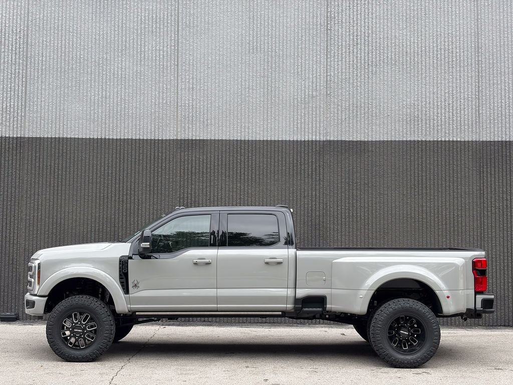 2026 Ford F-350SD Platinum Black Widow DRW