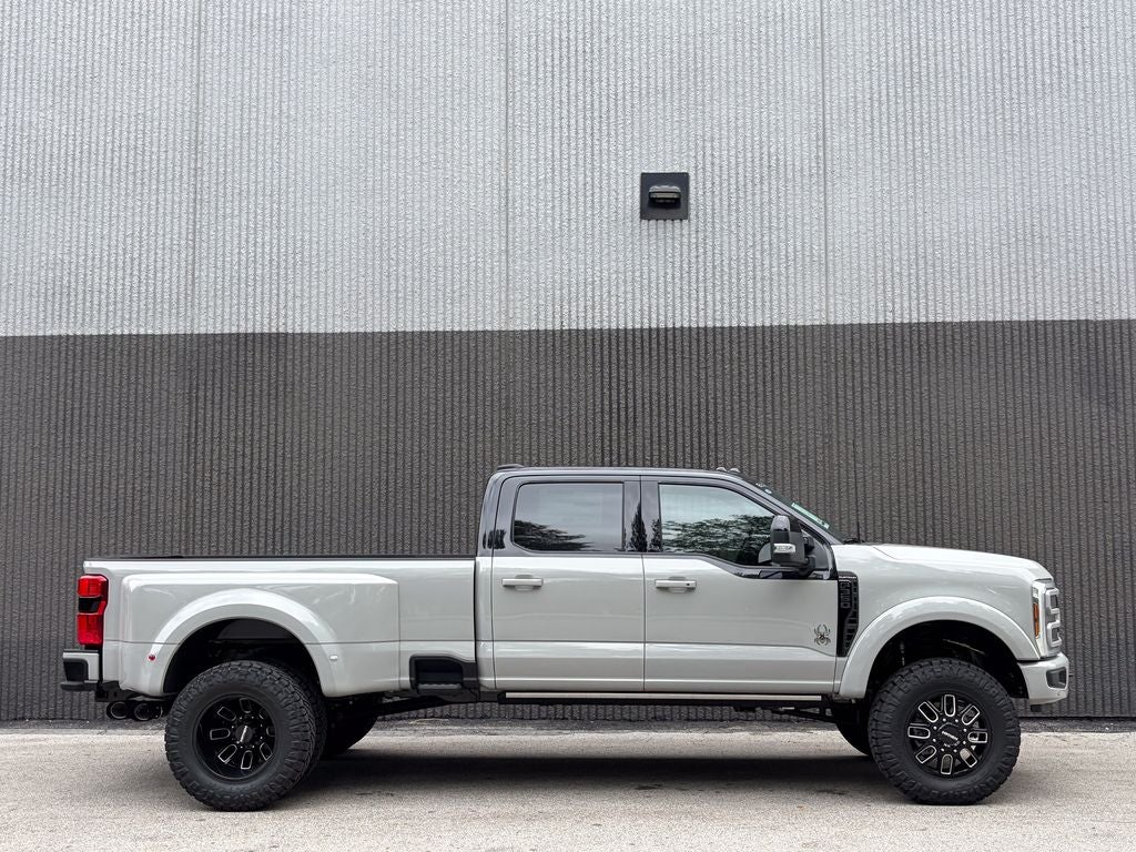 2026 Ford F-350SD Platinum Black Widow DRW
