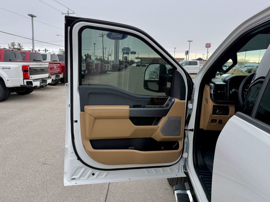 2025 Ford F-350SD Lariat DRW