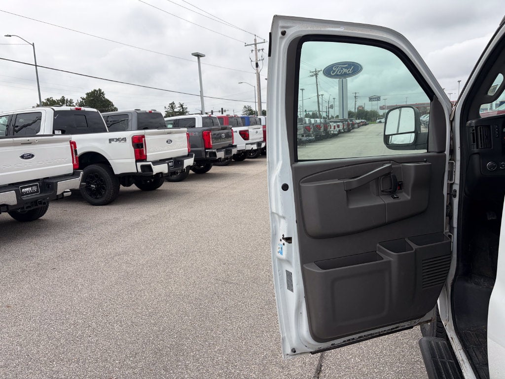 2017 Chevrolet Express 3500 LT Passenger