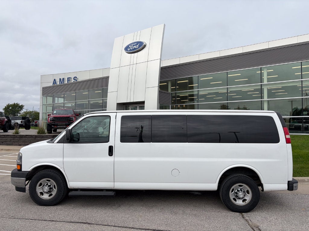 2017 Chevrolet Express 3500 LT Passenger