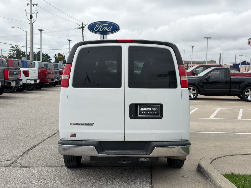 2017 Chevrolet Express 3500 LT Passenger