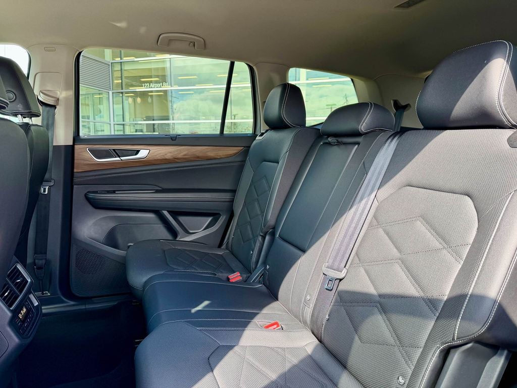 2025 Volkswagen Atlas 2.0T SE w/Technology