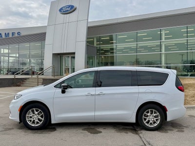 2025 Chrysler Pacifica Select