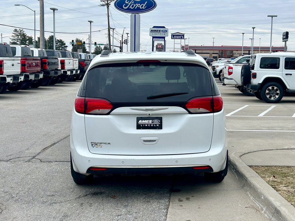 2017 Chrysler Pacifica Touring L
