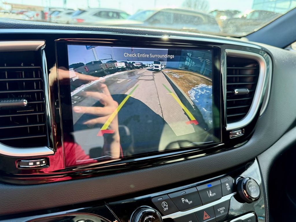 2025 Chrysler Pacifica Select