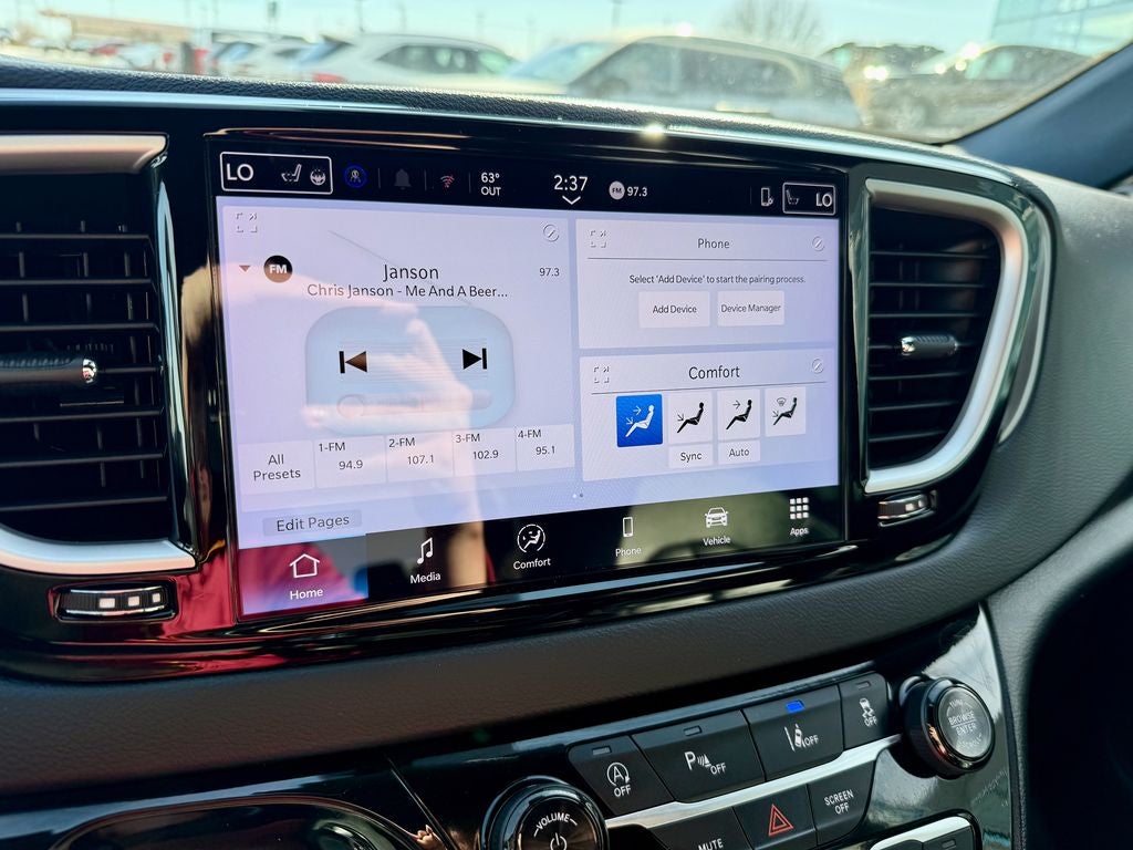 2025 Chrysler Pacifica Select