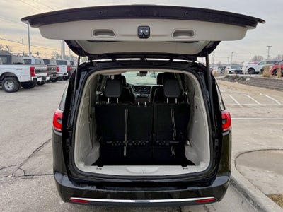 2024 Chrysler Pacifica Hybrid Select