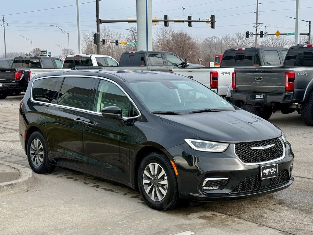 2024 Chrysler Pacifica Hybrid Select