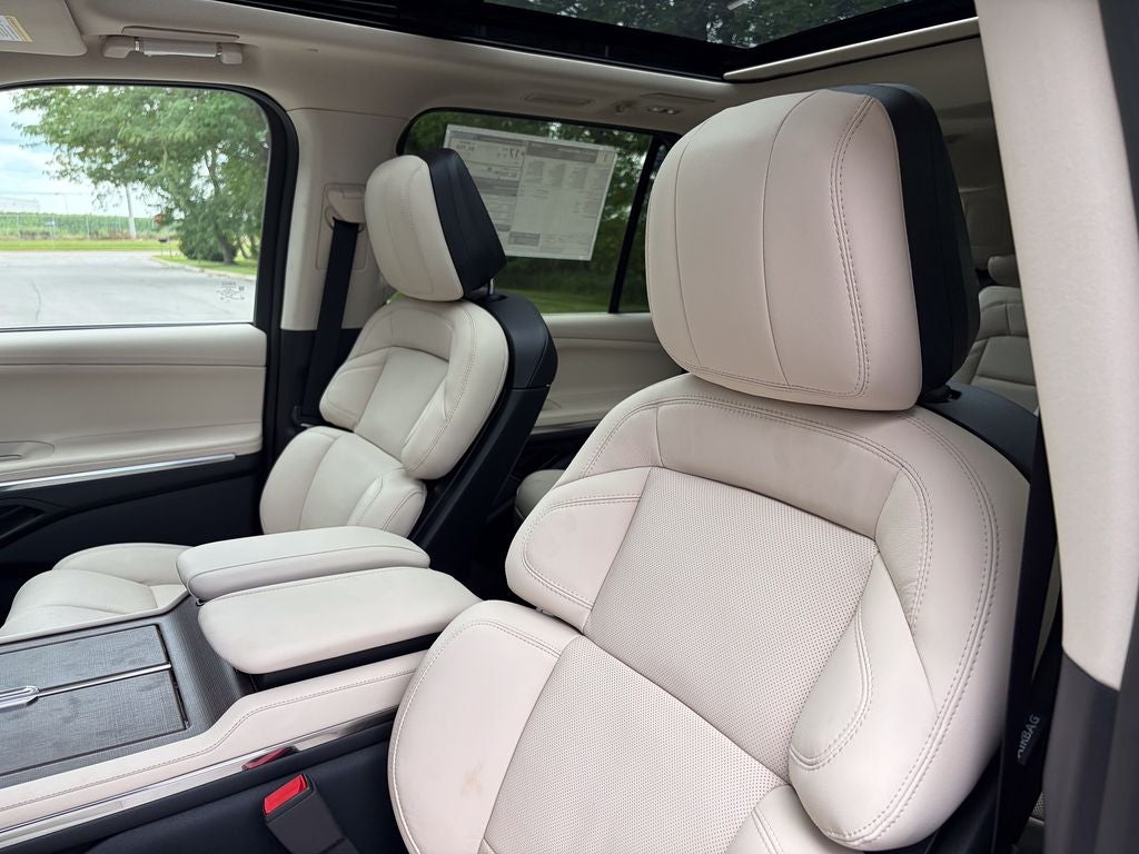 2027 Lincoln Navigator Reserve