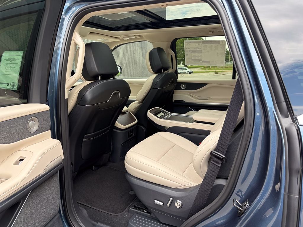 2027 Lincoln Navigator Reserve