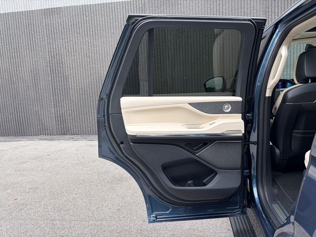 2027 Lincoln Navigator Reserve