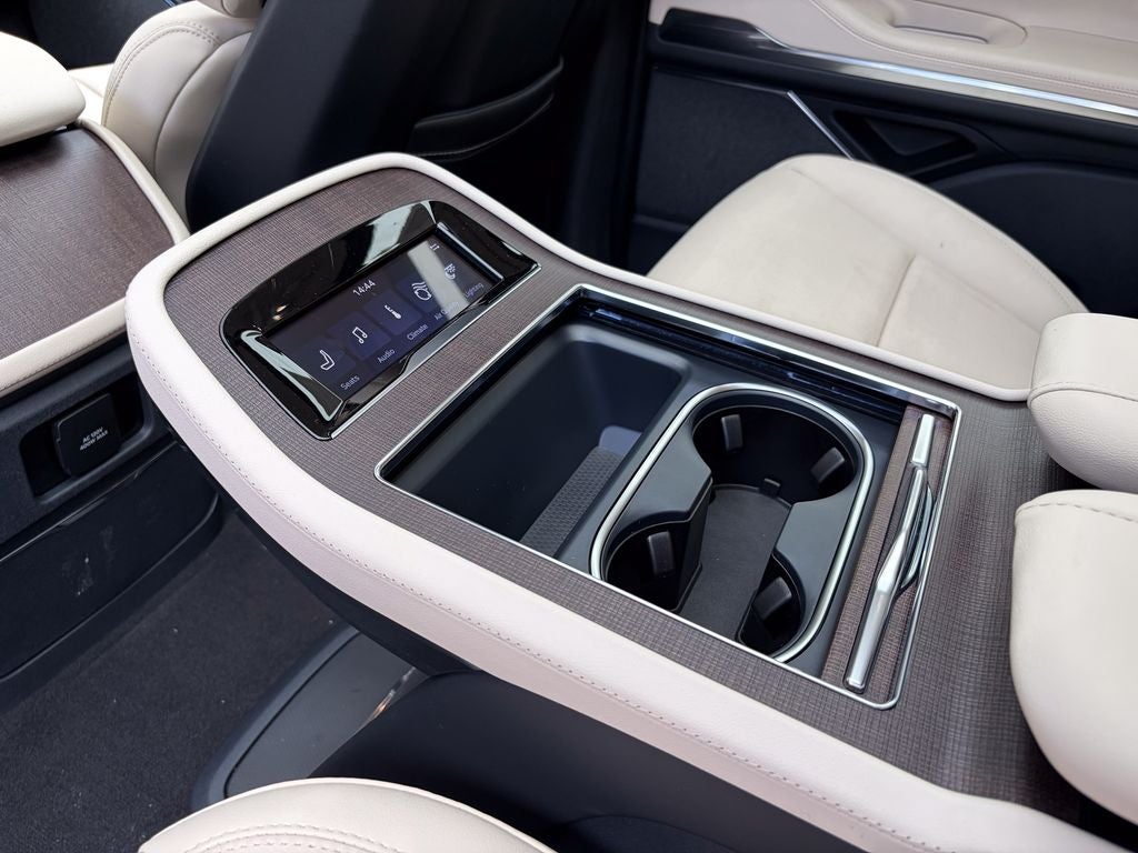 2027 Lincoln Navigator Reserve