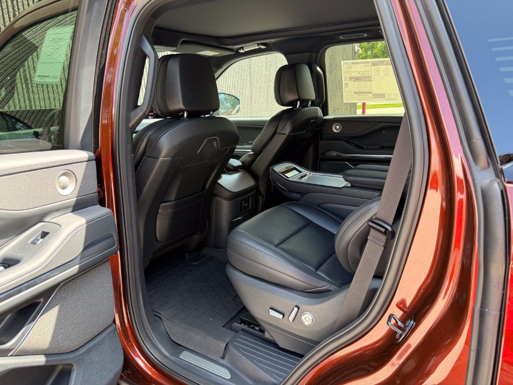 2027 Lincoln Navigator Reserve