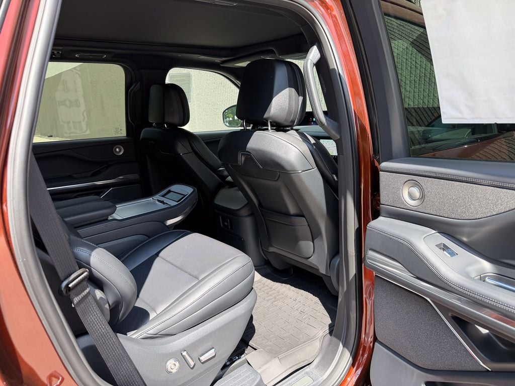 2027 Lincoln Navigator Reserve
