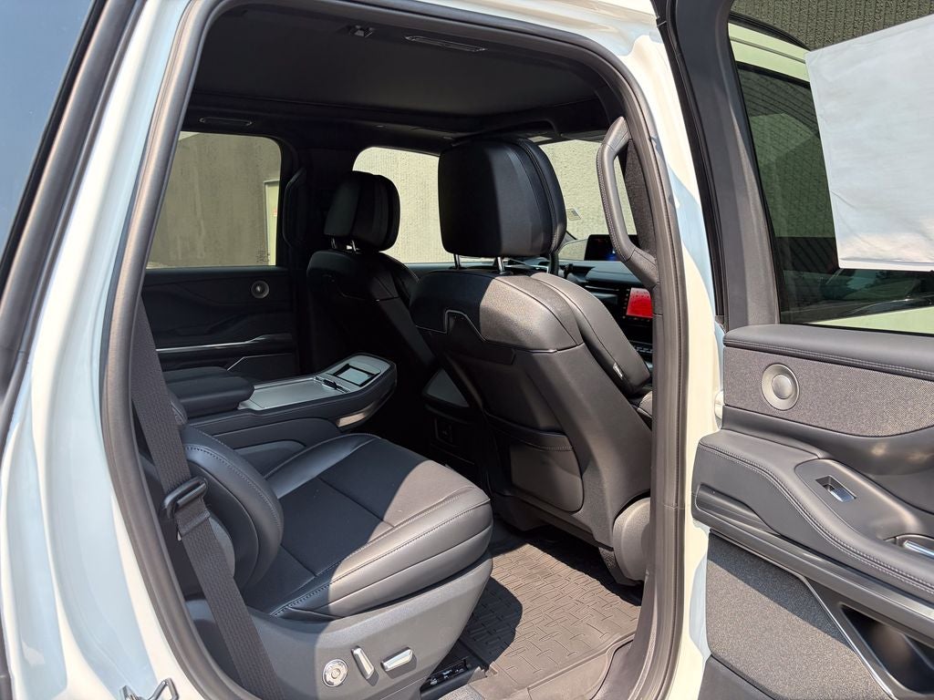 2027 Lincoln Navigator Reserve