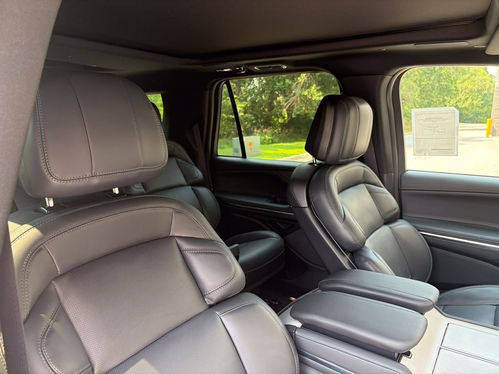 2027 Lincoln Navigator Reserve