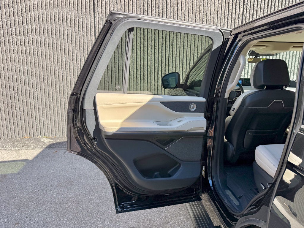 2027 Lincoln Navigator Reserve