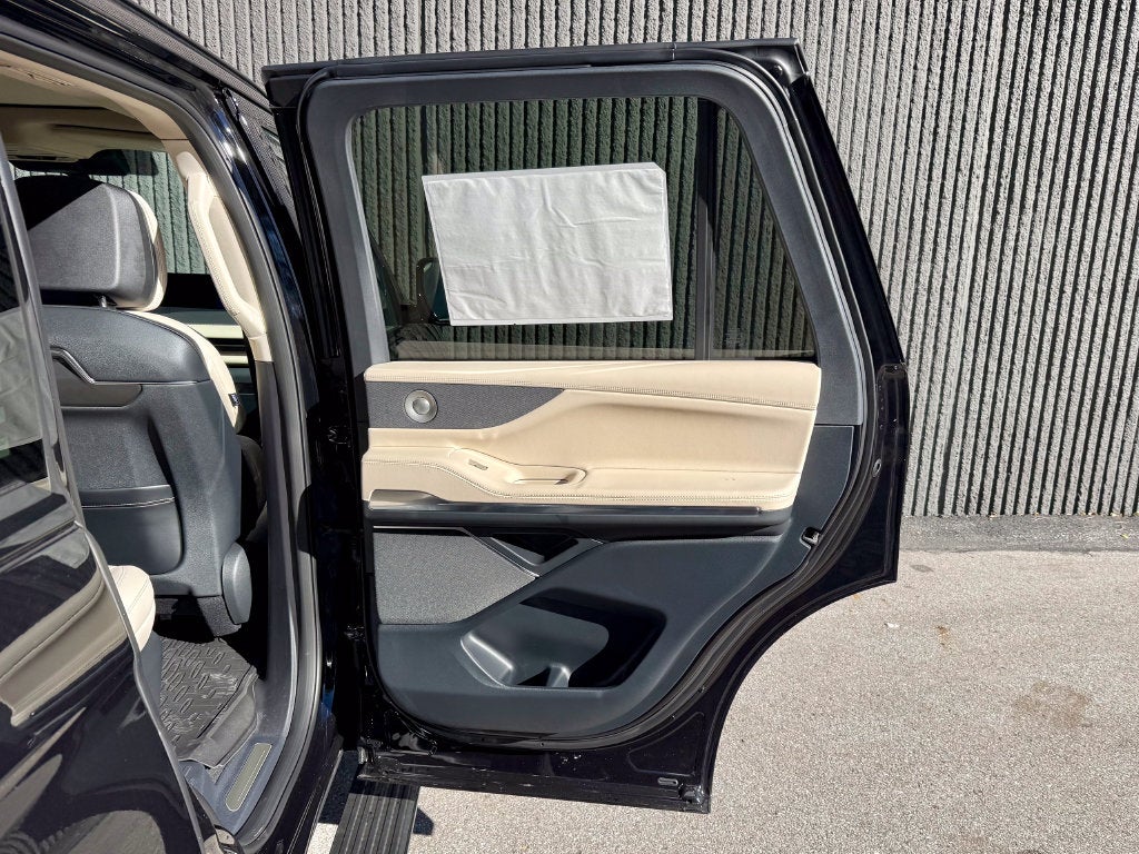 2027 Lincoln Navigator Reserve
