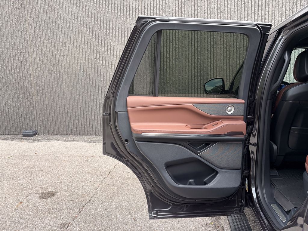 2027 Lincoln Navigator Reserve