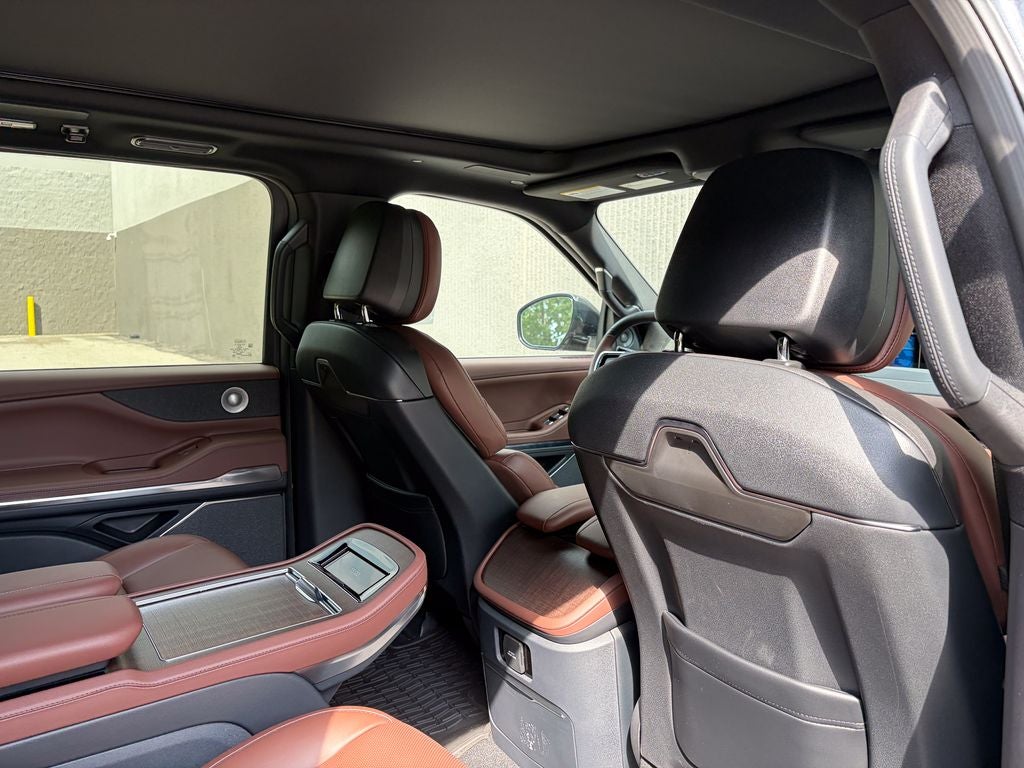 2027 Lincoln Navigator Reserve