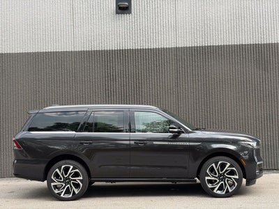 2027 Lincoln Navigator Reserve