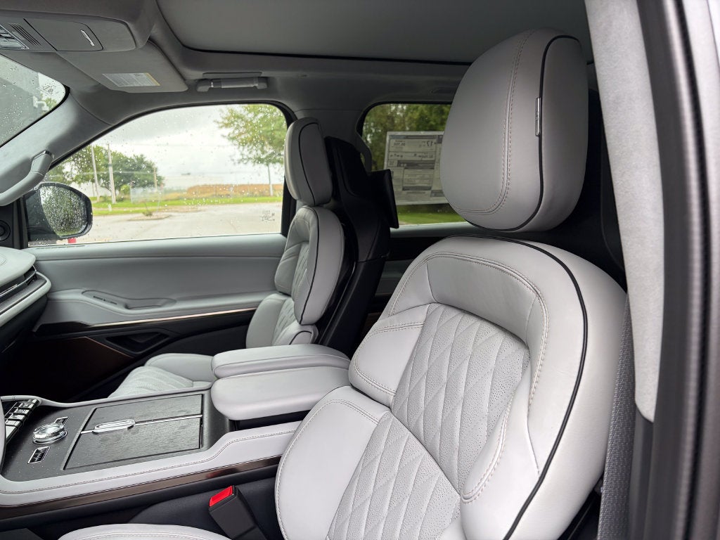 2027 Lincoln Navigator Black Label