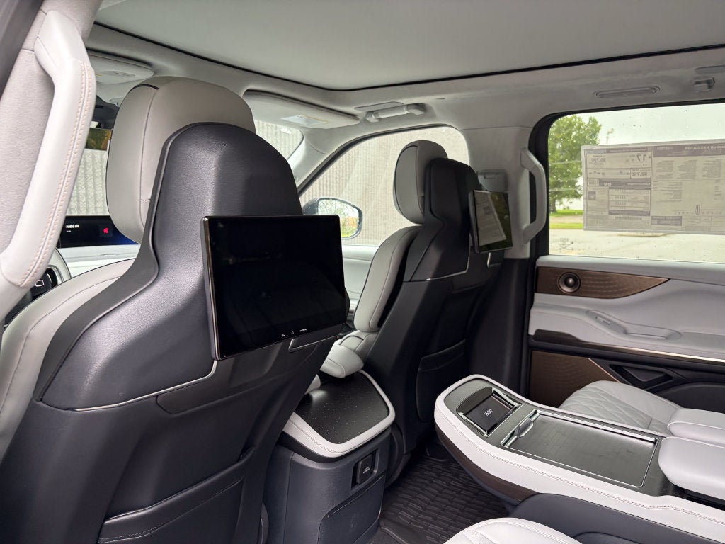 2027 Lincoln Navigator Black Label