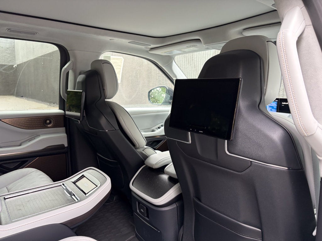 2027 Lincoln Navigator Black Label