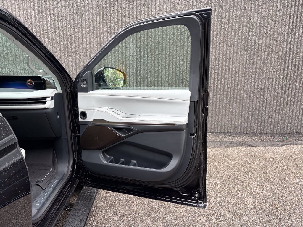 2027 Lincoln Navigator Black Label