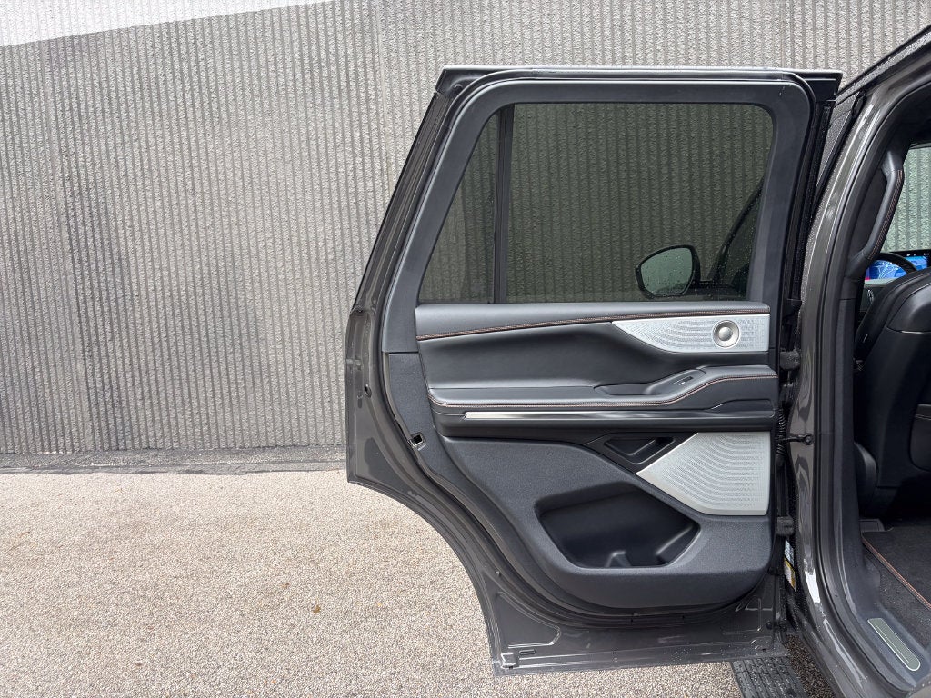 2027 Lincoln Navigator Black Label
