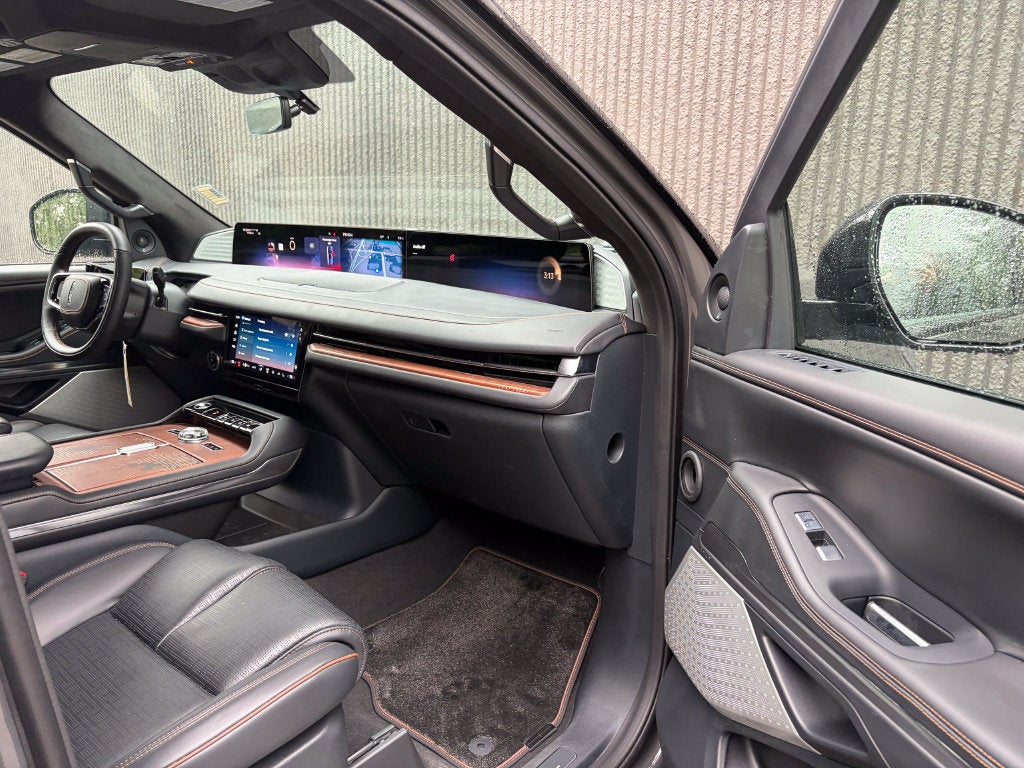 2027 Lincoln Navigator Black Label