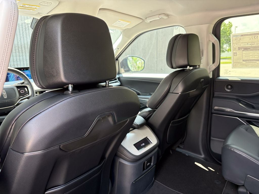 2027 Lincoln Navigator Premiere