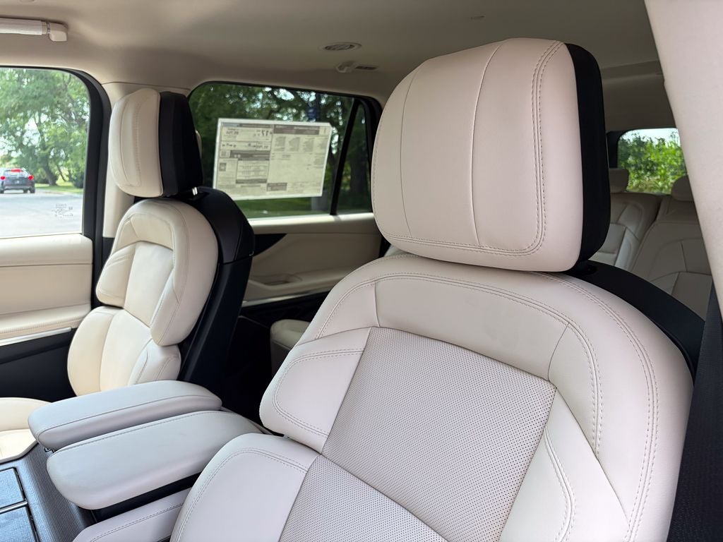 2027 Lincoln Navigator Premiere