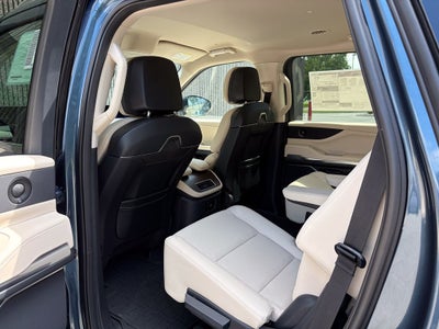 2027 Lincoln Navigator Premiere