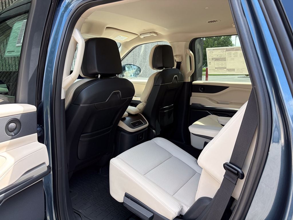 2027 Lincoln Navigator Premiere