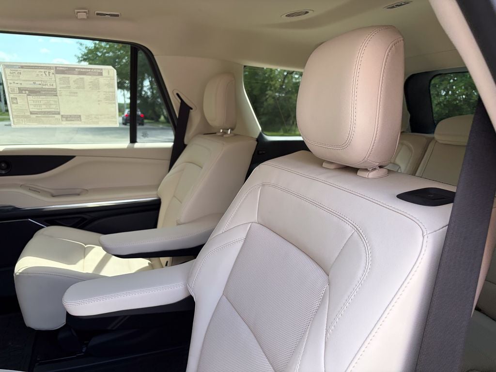 2027 Lincoln Navigator Premiere