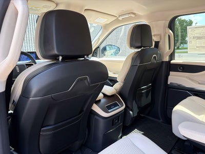 2027 Lincoln Navigator Premiere