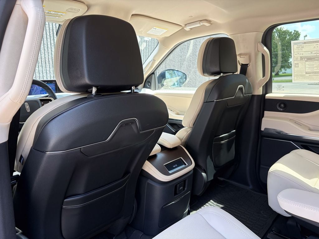 2027 Lincoln Navigator Premiere