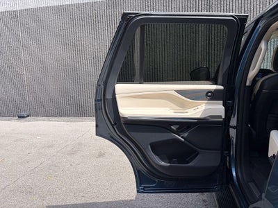 2027 Lincoln Navigator Premiere