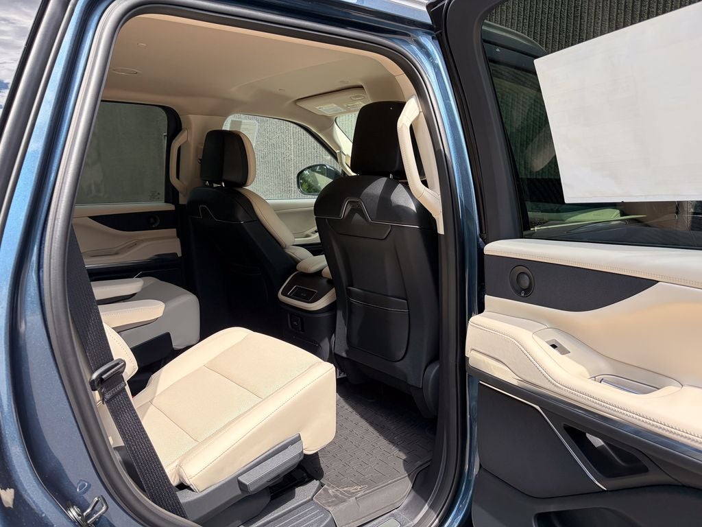 2027 Lincoln Navigator Premiere