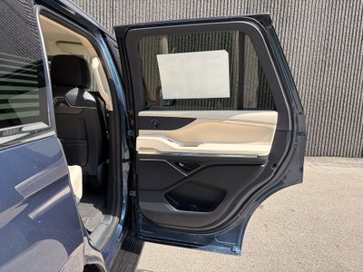 2027 Lincoln Navigator Premiere