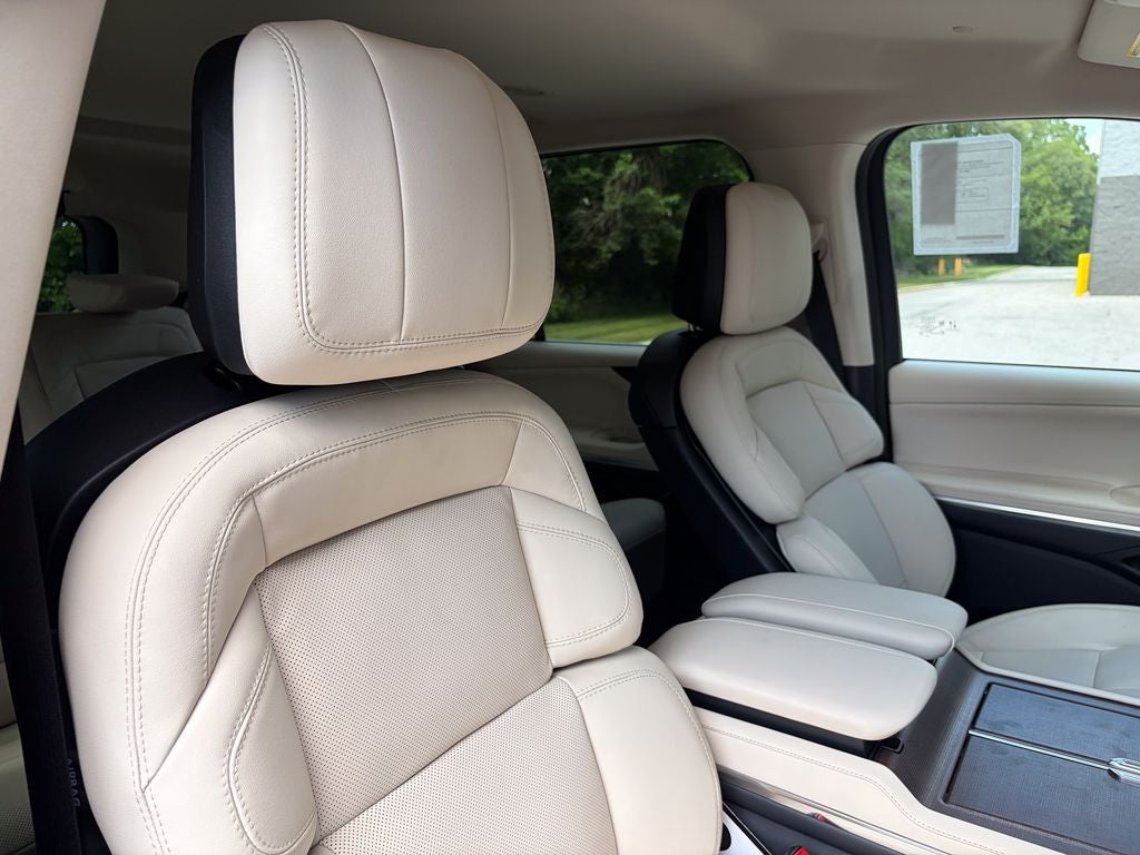 2027 Lincoln Navigator Premiere