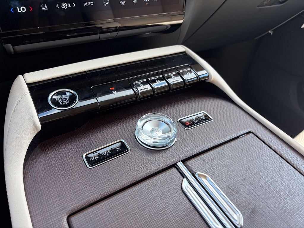 2027 Lincoln Navigator Premiere