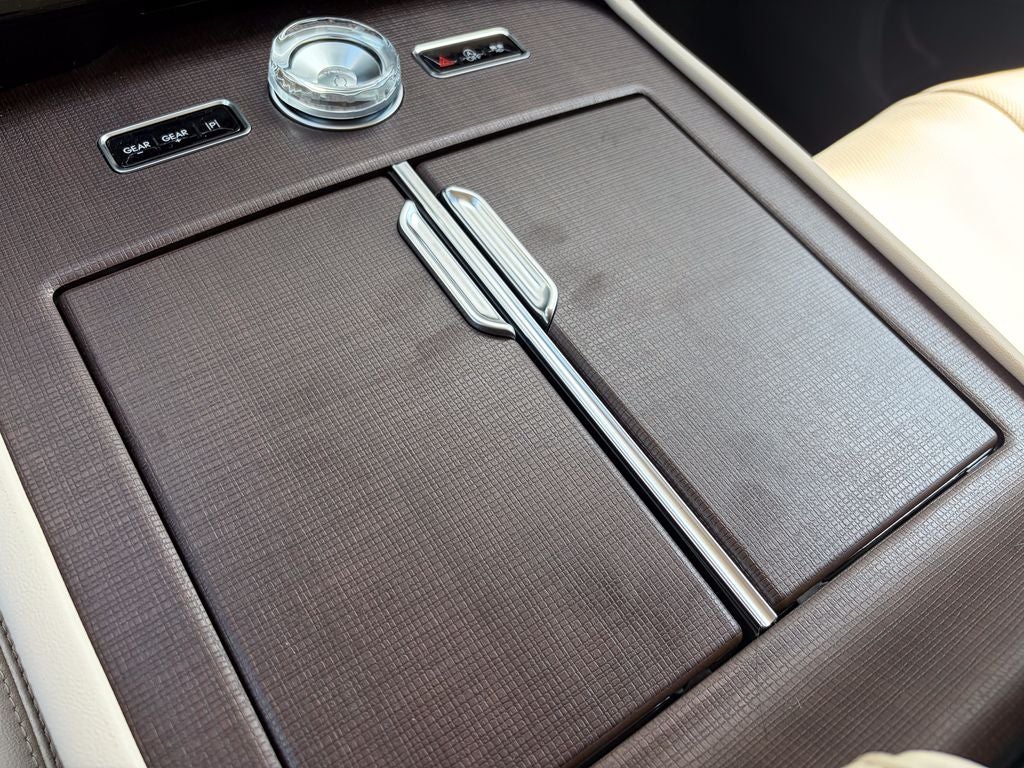 2027 Lincoln Navigator Premiere