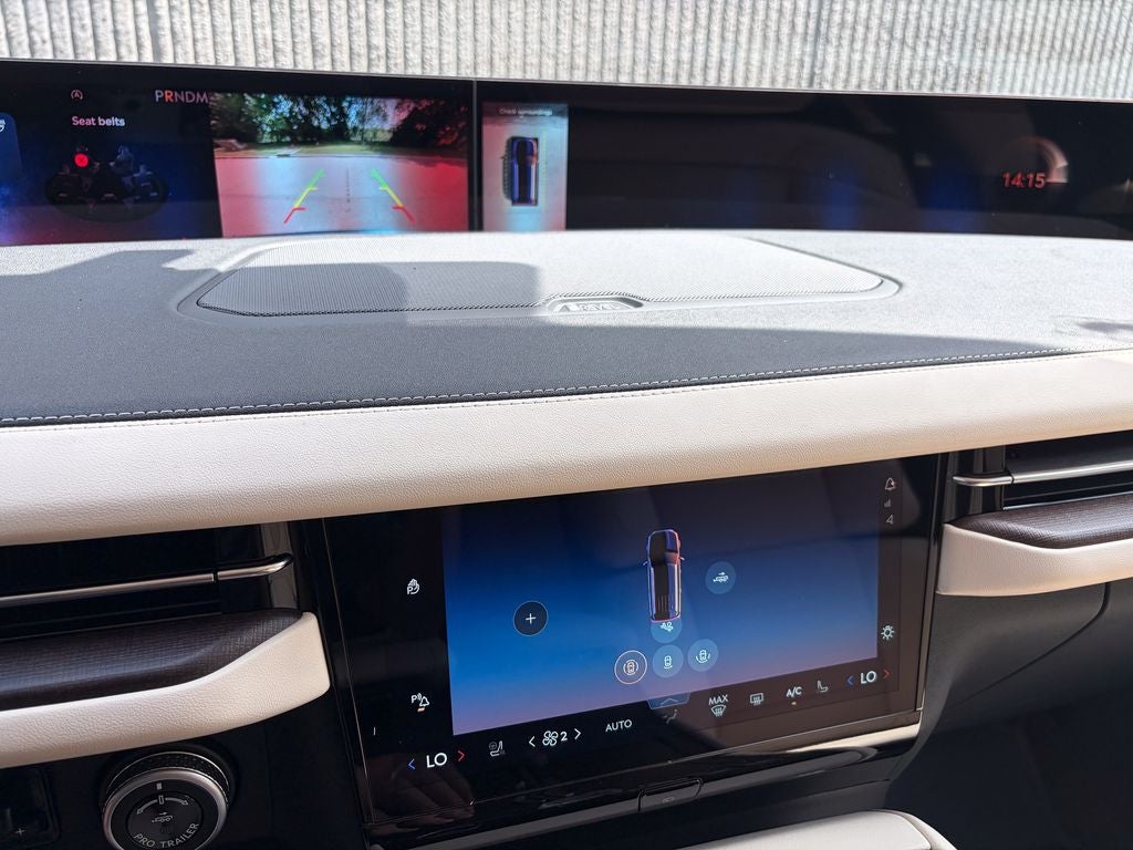 2027 Lincoln Navigator Premiere