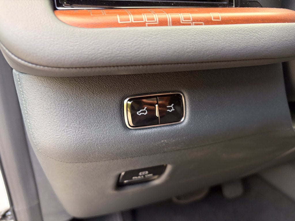 2027 Lincoln Navigator L Black Label